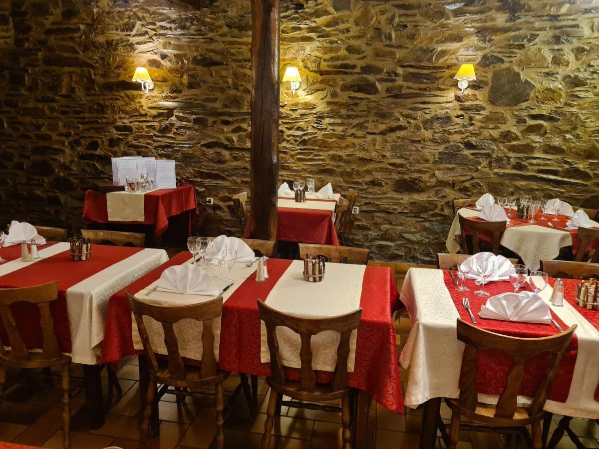 Logis Le Franco Belge Hotel Montherme Bagian luar foto