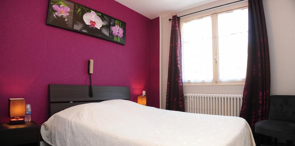 Logis Le Franco Belge Hotel Montherme Ruang foto