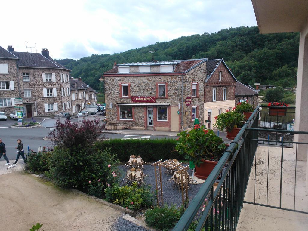 Logis Le Franco Belge Hotel Montherme Bagian luar foto