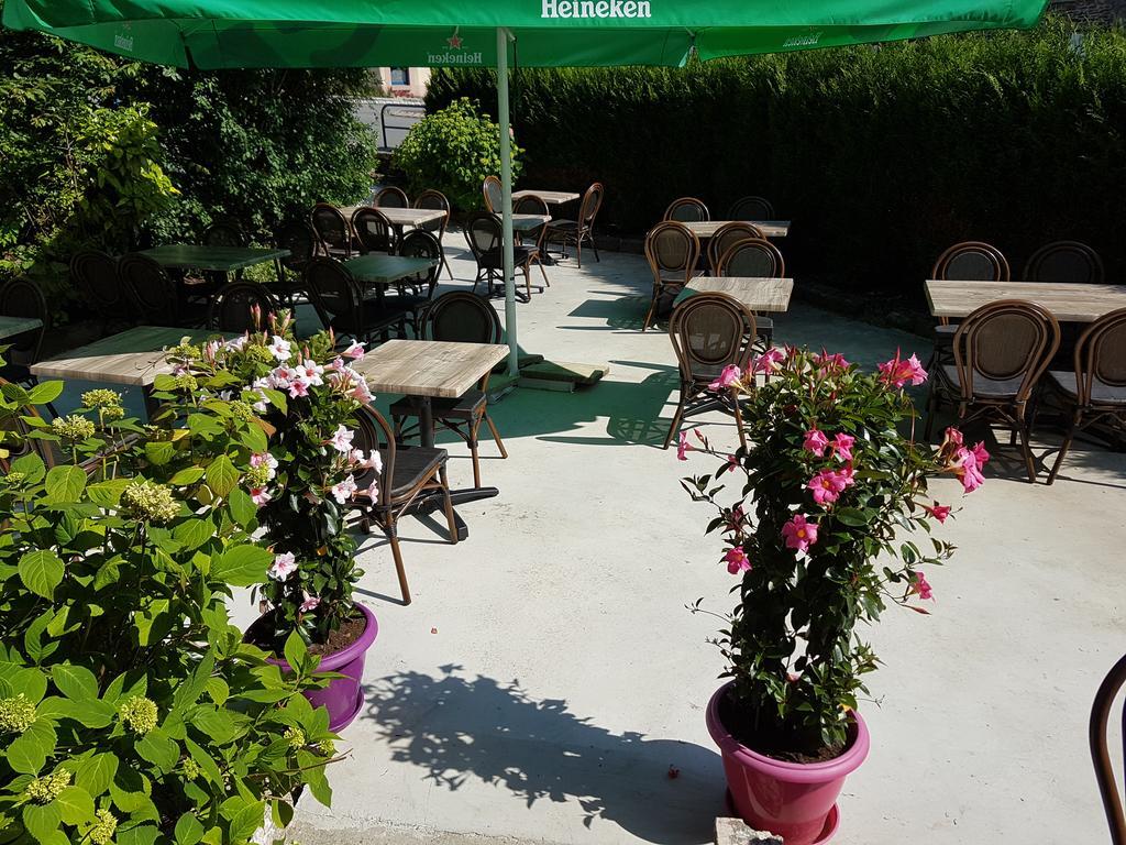 Logis Le Franco Belge Hotel Montherme Bagian luar foto