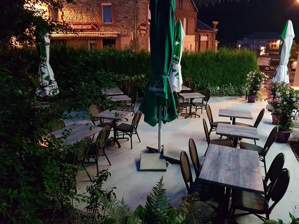 Logis Le Franco Belge Hotel Montherme Bagian luar foto