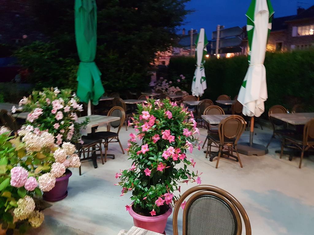 Logis Le Franco Belge Hotel Montherme Bagian luar foto