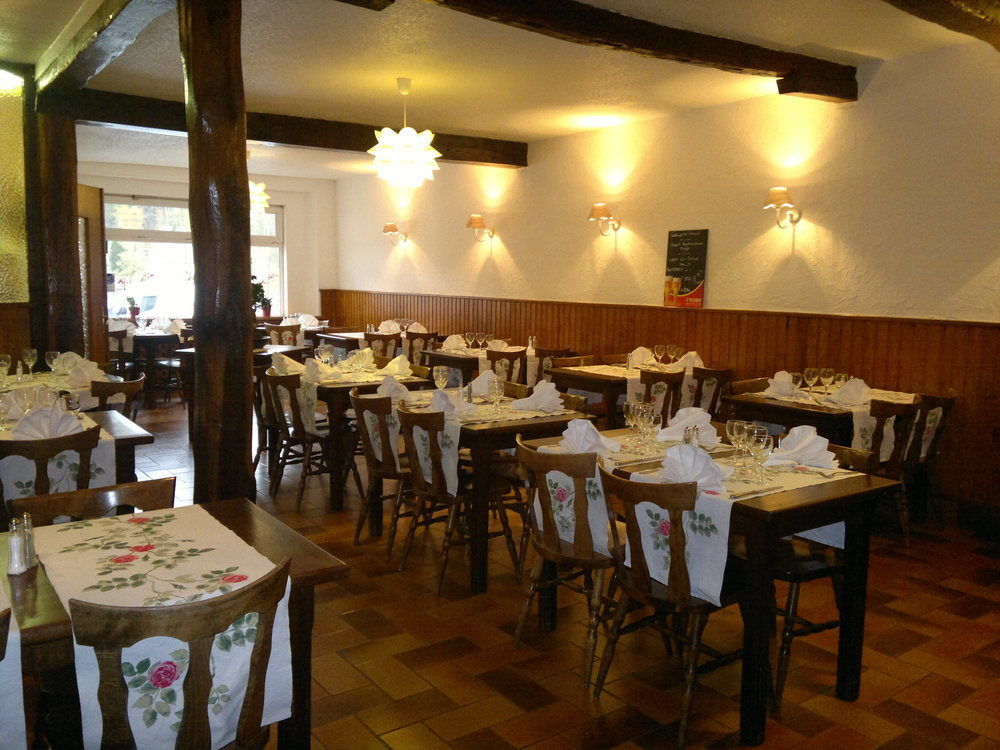 Logis Le Franco Belge Hotel Montherme Bagian luar foto