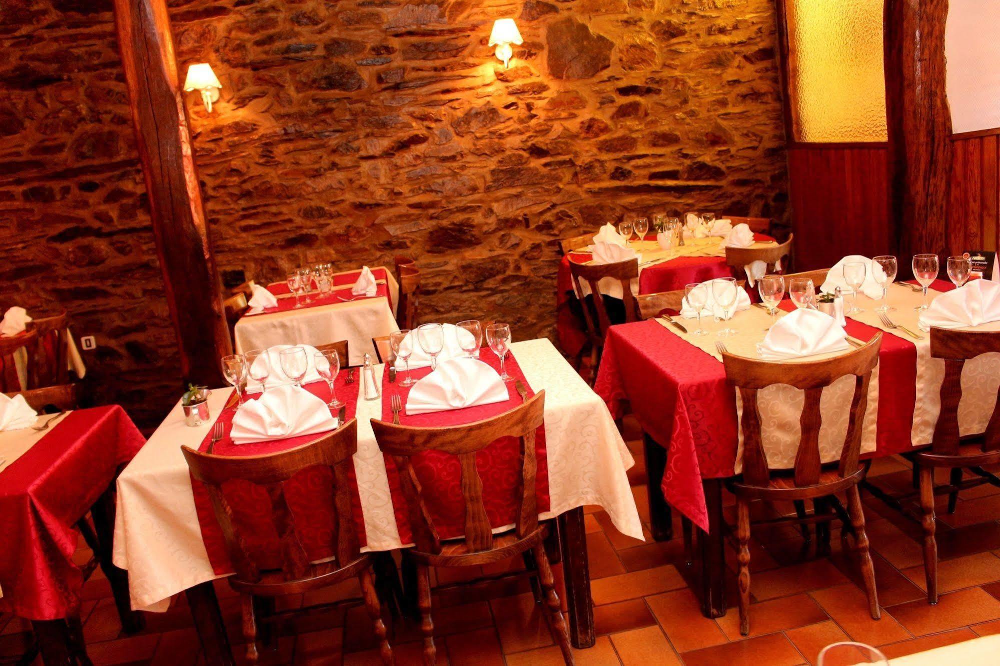 Logis Le Franco Belge Hotel Montherme Bagian luar foto