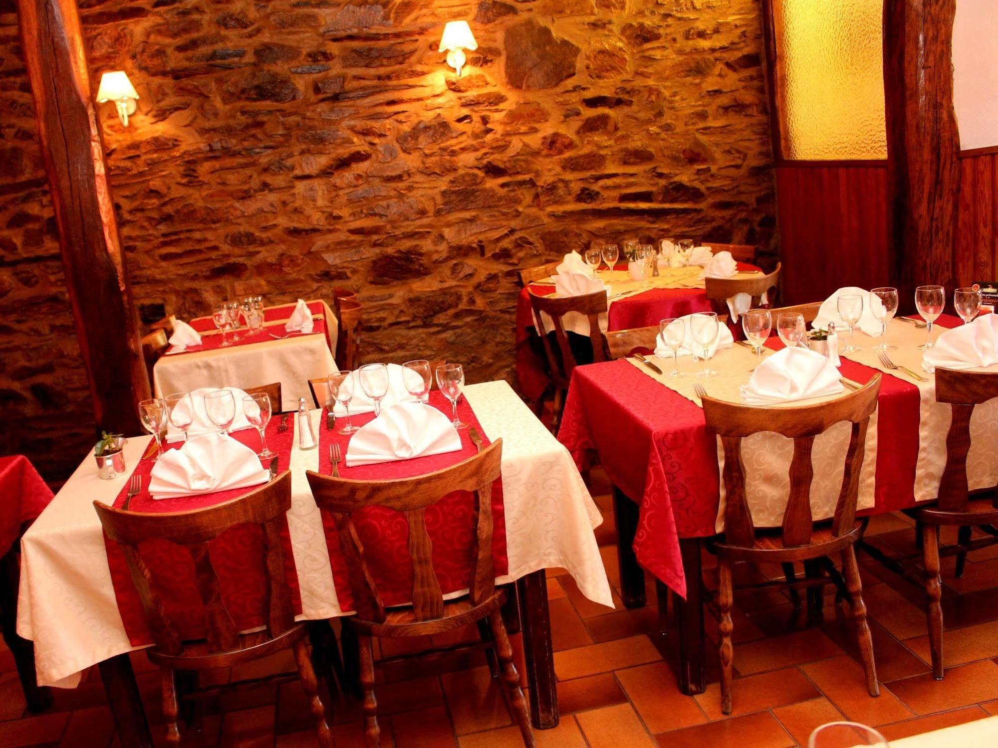 Logis Le Franco Belge Hotel Montherme Bagian luar foto